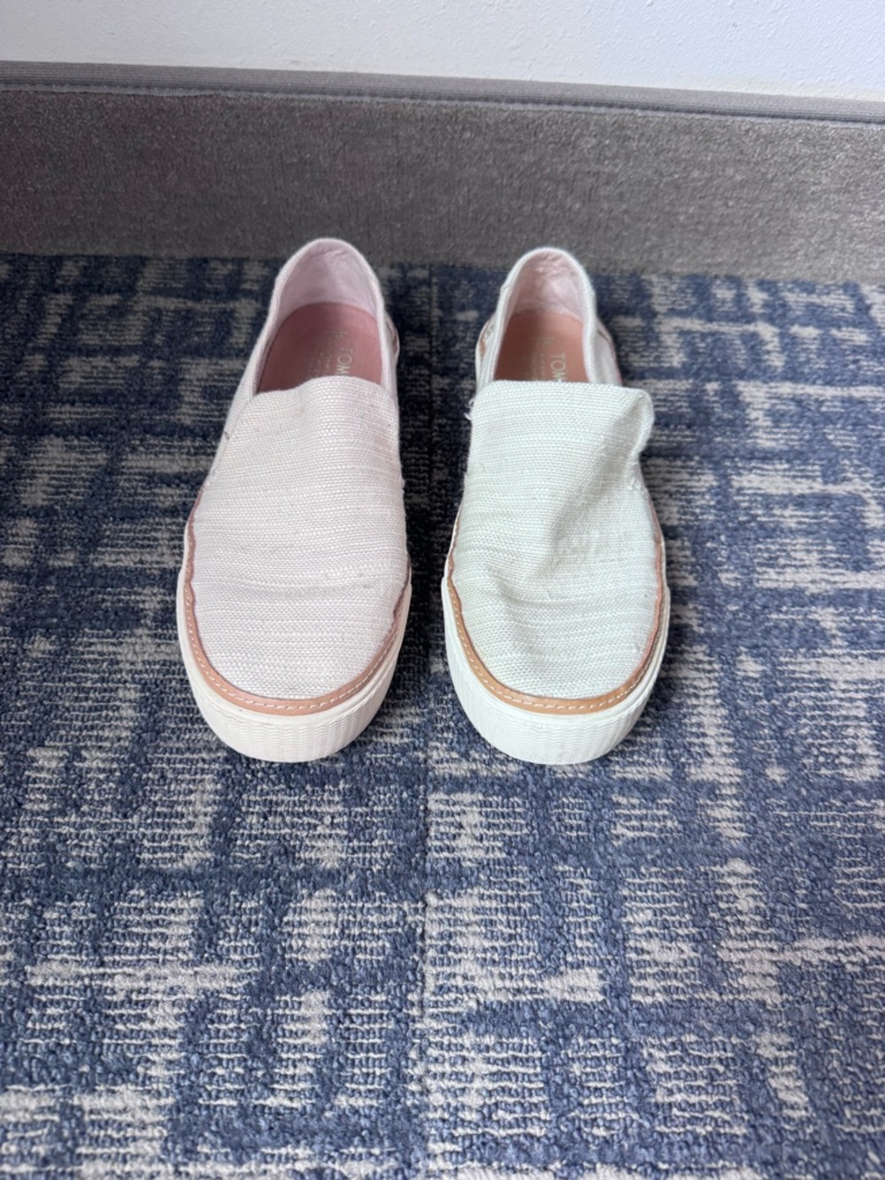 TOMS Sz 7 Woman’s Slip-On Canvas Linen Platform Shoes